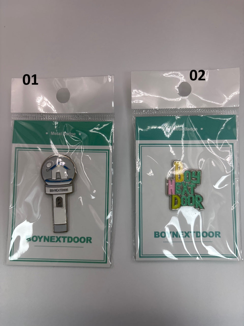 KPOP Lightstick shape metal badge (21 Artists)