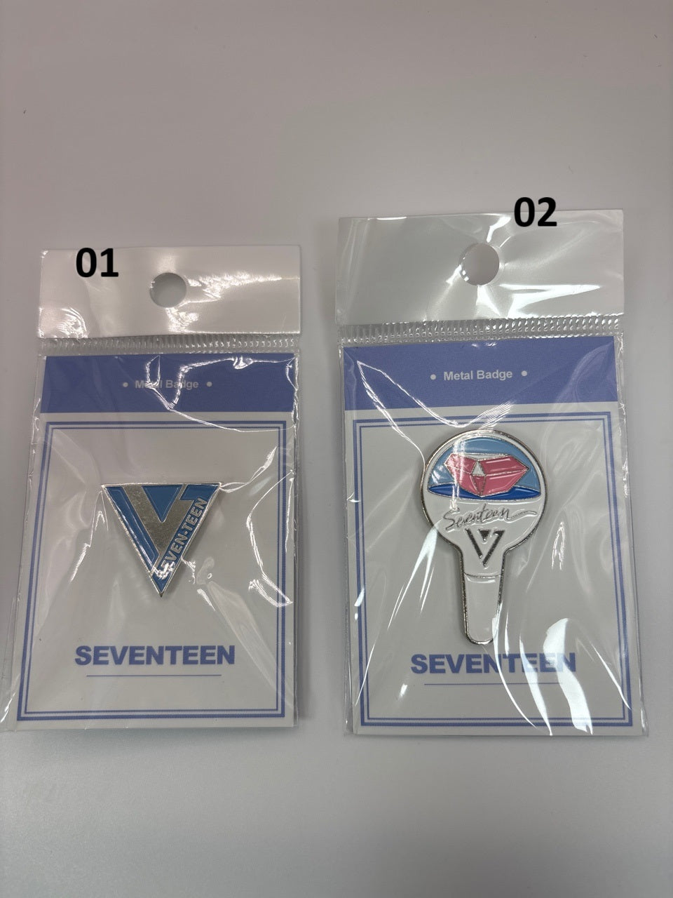 KPOP Lightstick shape metal badge (21 Artists)