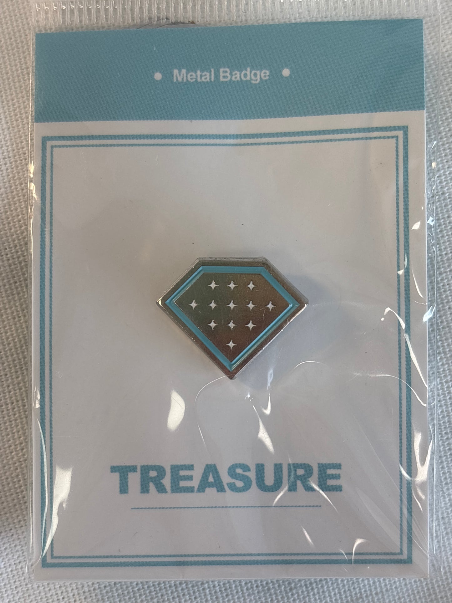 KPOP Lightstick shape metal badge