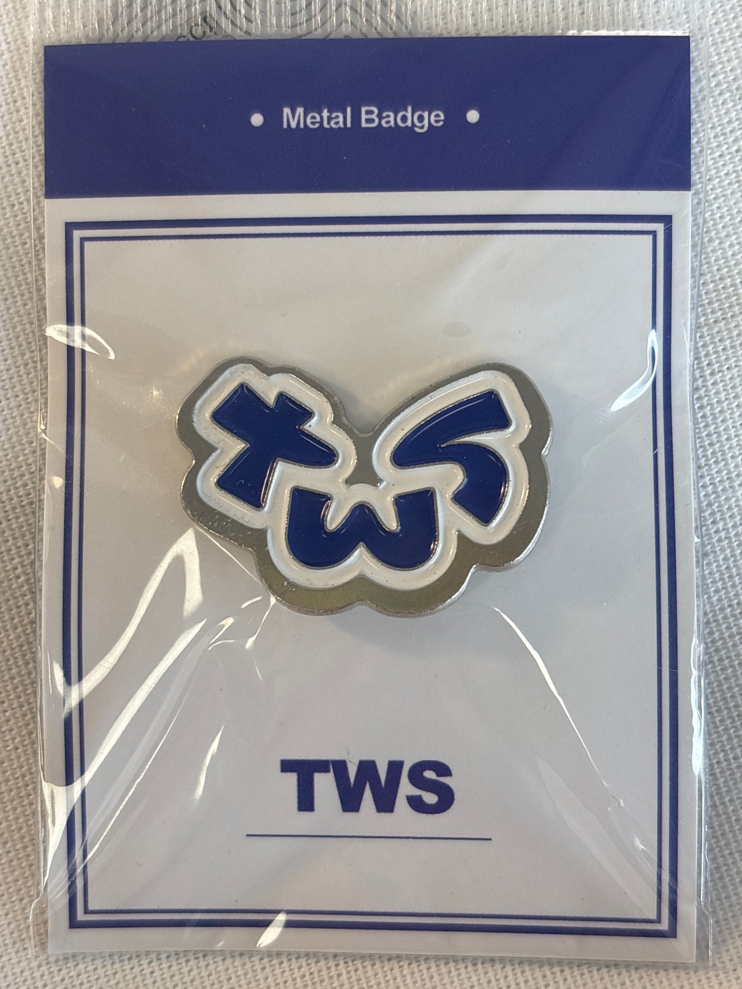 KPOP Lightstick shape metal badge