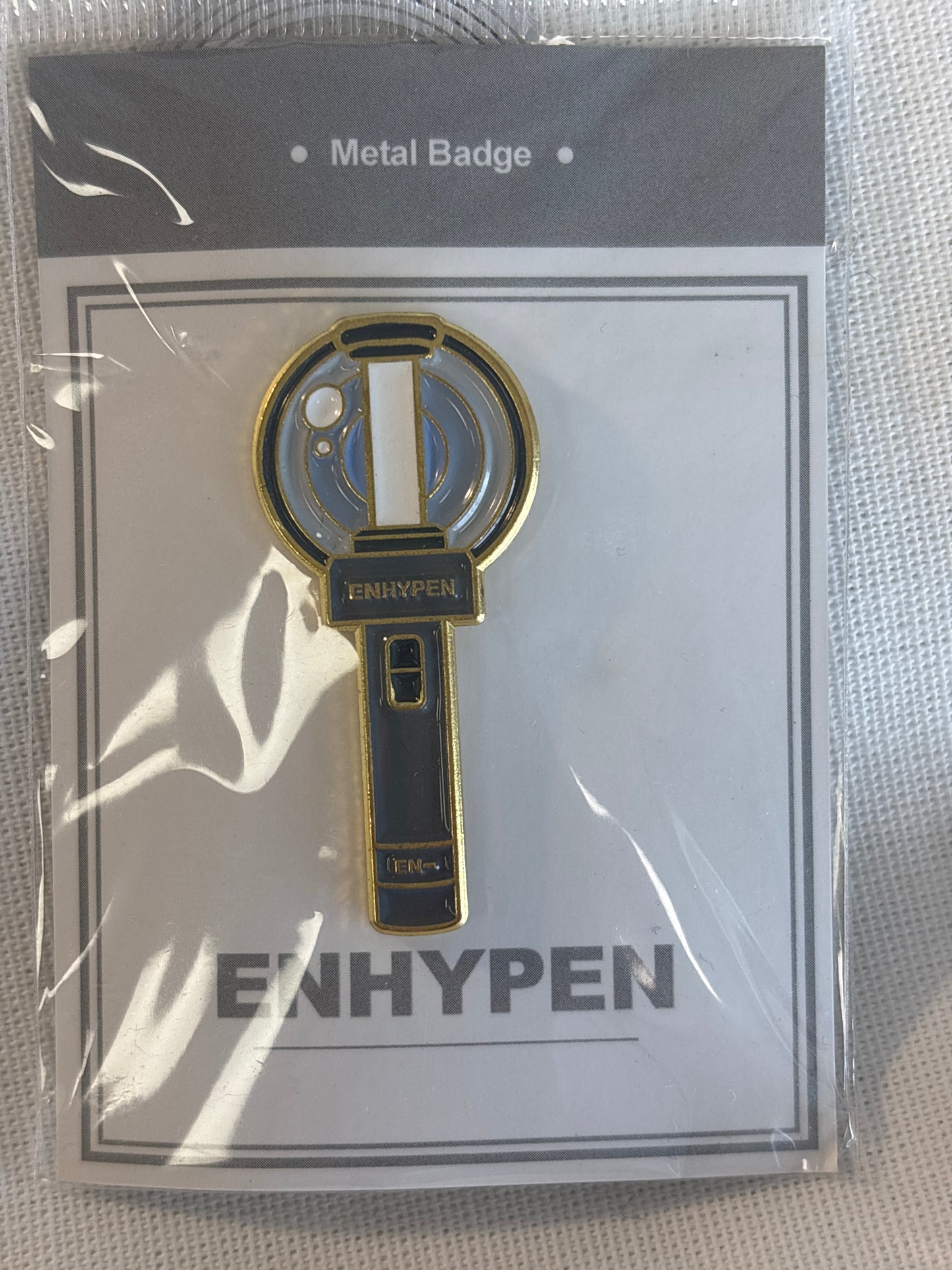 KPOP Lightstick shape metal badge