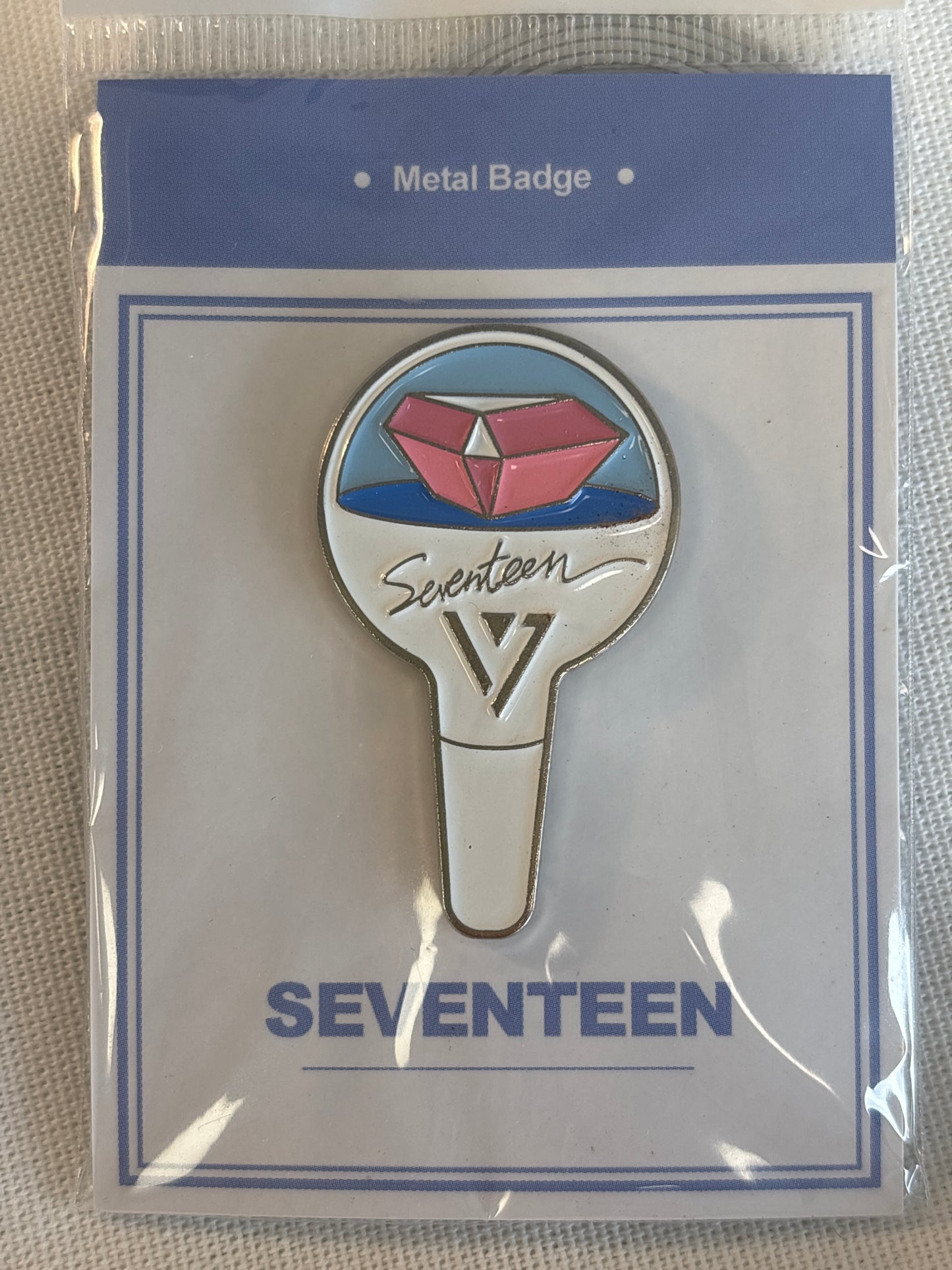 KPOP Lightstick shape metal badge